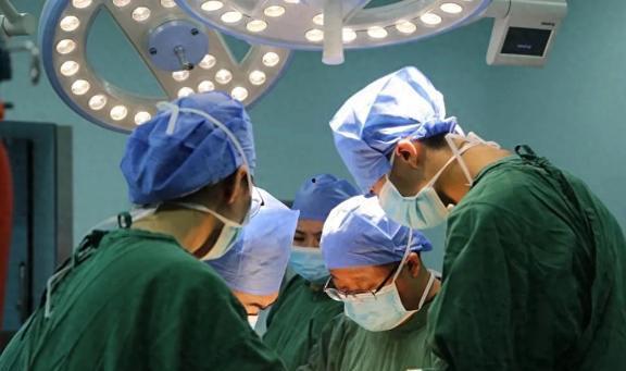 小女孩手术视频,小女孩成功完成手术的感人瞬间